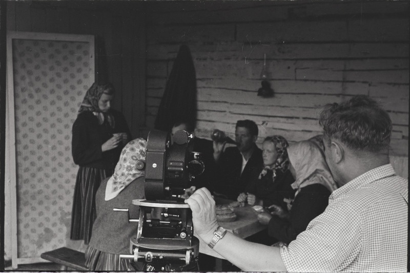 Filmi "Kihnu pulmakombed" filmimise ajal tehtud fotod. 1953.-1956. a.