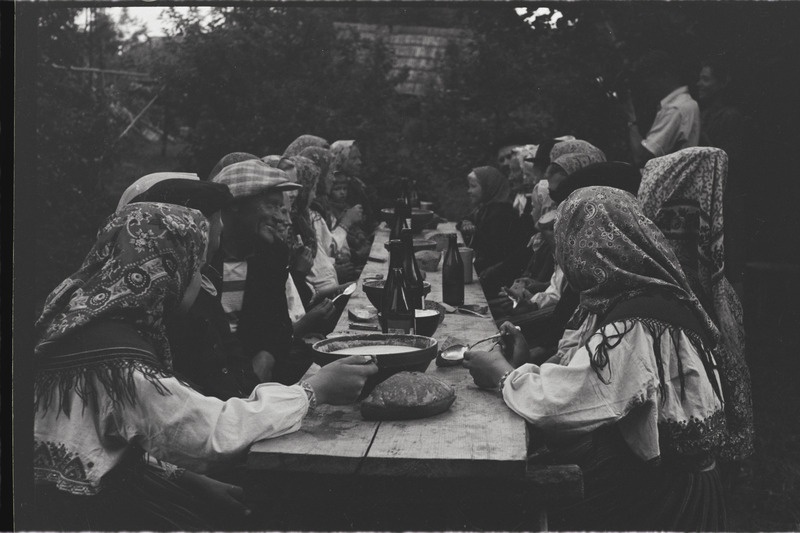 Filmi "Kihnu pulmakombed" filmimise ajal tehtud fotod. 1953.-1956. a.