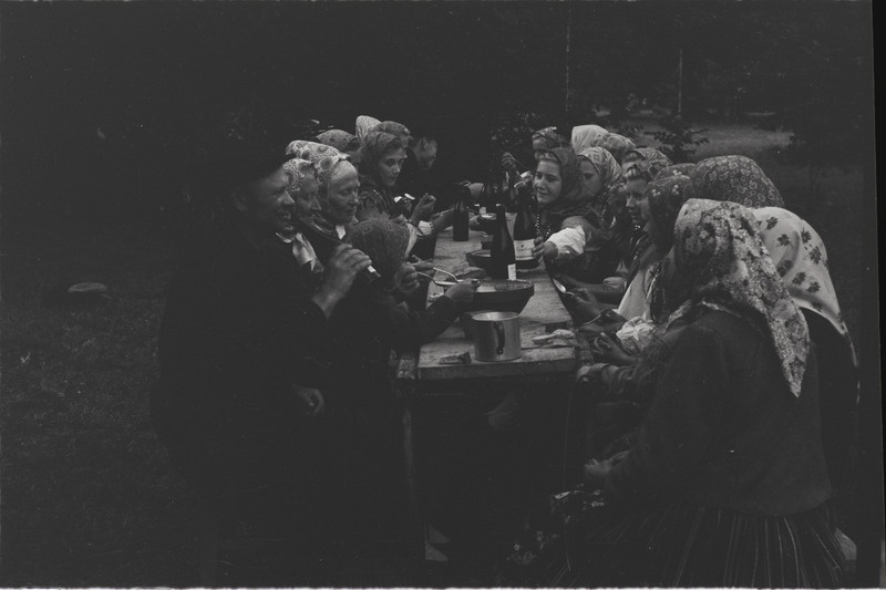 Filmi "Kihnu pulmakombed" filmimise ajal tehtud fotod. 1953.-1956. a.