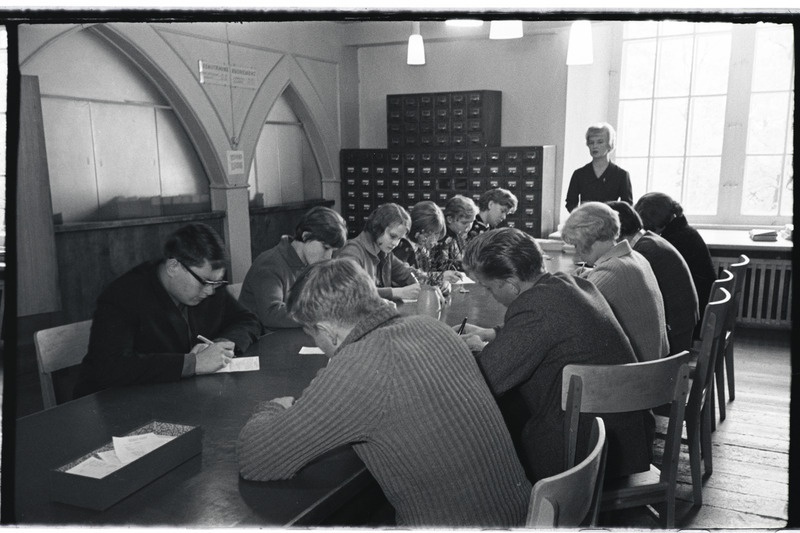 Tartu ülikooli teadusliku raamatukogu lugemissaal, bibliograafia loeng, ajakirjandus