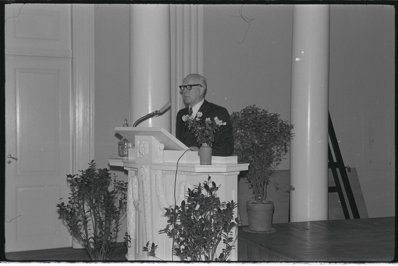 Tartu ülikooli keemiaosakonna 30. juubel 1977. a. Ivan Kondakovi bareljeefi avamine