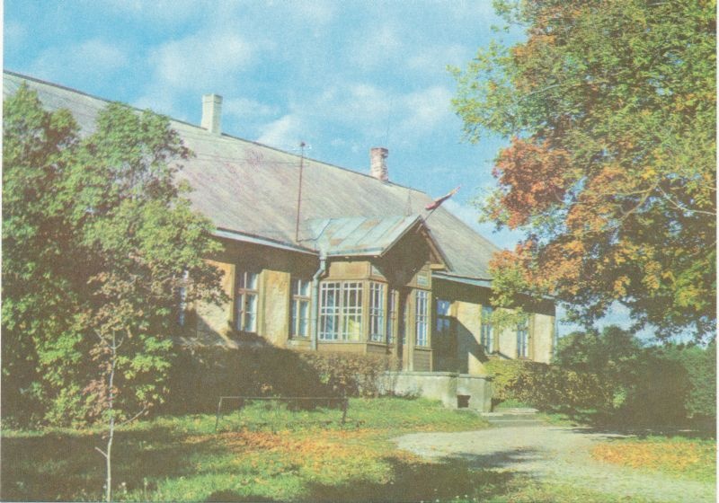 Fotopostkaart.  Endine Albu valla- ja kohtumaja. Foto S.Migdal.