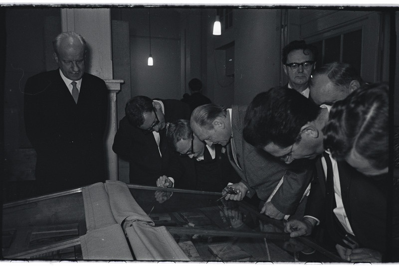 Saksa DV valitsus Tartu ülikoolis 1966. a. Vastuvõtt rektoraadis ja külaskäik teaduslikku raamatukokku