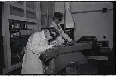 Tartu ülikooli professor Vello Past loengul ja analüütilise keemia praktikum  similar photo