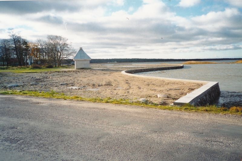 Värvifoto. Haapsalu. Bergfeldti kallas. 2001.