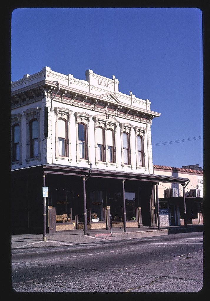I.O.O.F. Building (now an antique store), Oak Street, Red Bluff, California (LOC)