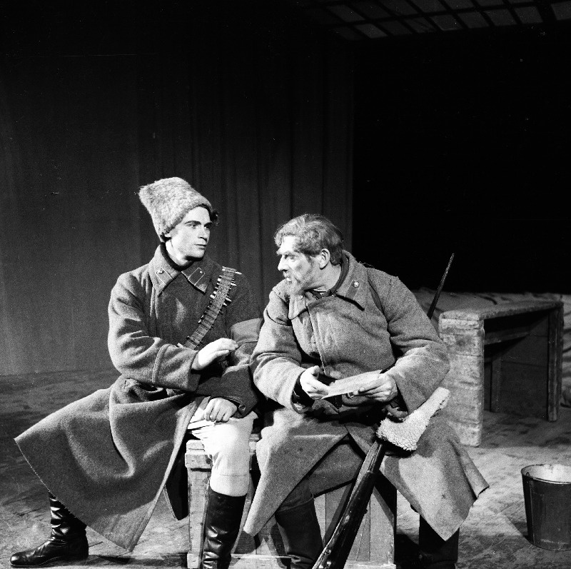 Stseen N. Pogodini näidendist Inimene relvaga. 1. Ferdinand Veike, 2. Eduard Tinn.