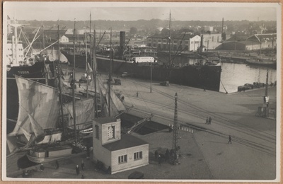 Tallinna sadam, kaupmehesilla ääres aurulaev "Eestirand"  duplicate photo