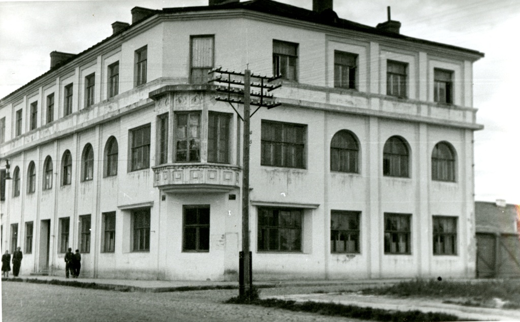 Rakvere, taastatud maja Laial tänaval