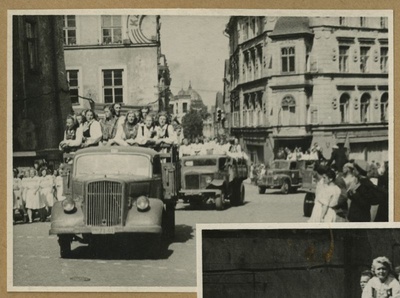 XII. Üldlaulupidu. Lauljad läbisõidul veomasina kastides Vanal turul.  similar photo