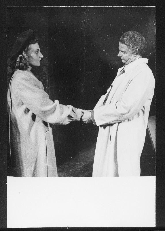 Stseen lavastusest Kaotatud kodu Riikliku Teatriinstituudi üliõpilaste esituses.