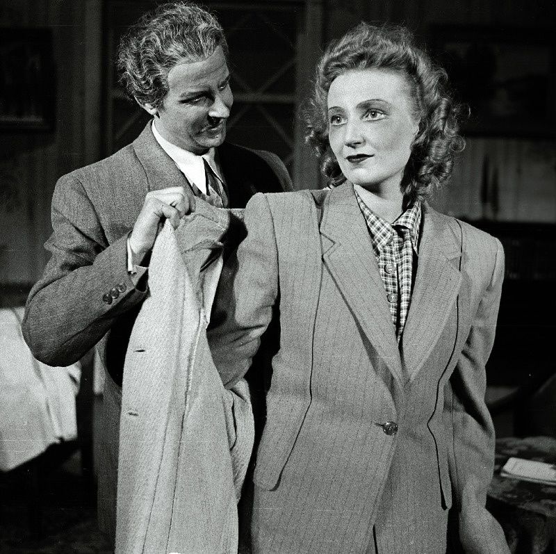 Stseen lavastusest Kaotatud kodu Riikliku Teatriinstituudi üliõpilaste esituses.