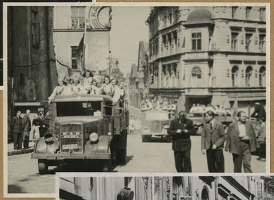XII. Üldlaulupidu. Lauljad läbisõidul veomasina kastides Vanal turul.  similar photo