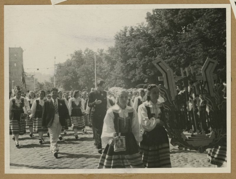 XII Üldlaulupidu. Rongkäik.