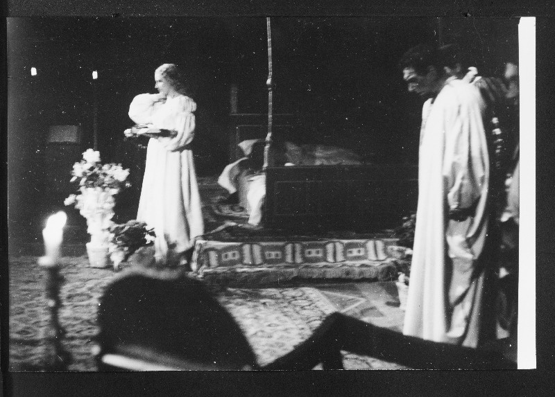 Pärast W. Shakespeare´i tragöödia Othello etendust. Desdemona - Heli Viisimaa, Othello - Ants Lauter.