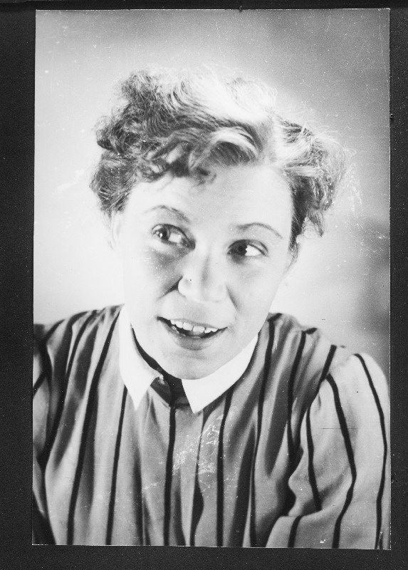 Stseen M. Gorki näidendist Barbarid. Katja - Leili Bluumer.