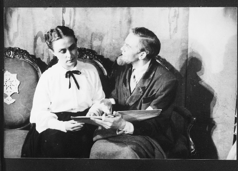 Stseen M. Gorki näidendist Barbarid. Anna Fjodorovna - Silvia Laidla.