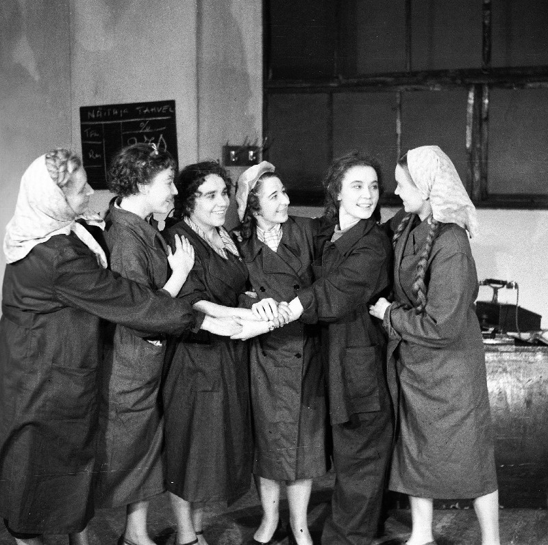 Stseen A. Simukovi komöödiast Tütarlapsed - kaunitarid.