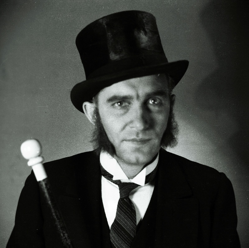 Stseen K. Trenjovi näidendist Ljubov Jarovaja.