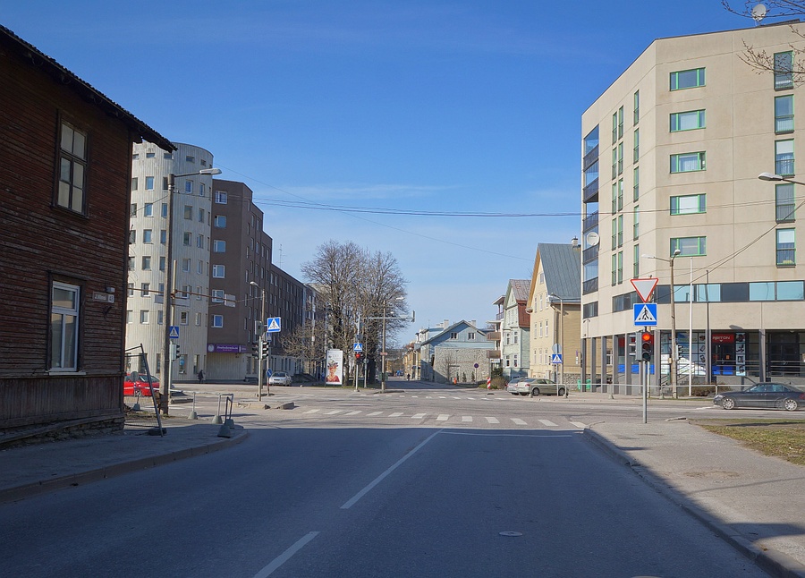 Kadriorg, Vilmsi ja Gonsiori tänava ristmik, vaade Poska tänava suunas. rephoto