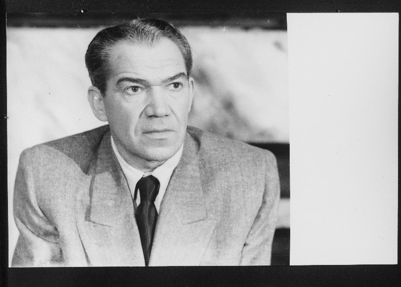 Eesti NSV teeneline kunstnik Kaarel Karm Allan O´Conneli osatäitjana A. Jakobsoni dramaatilises satiiris Šaakalid.