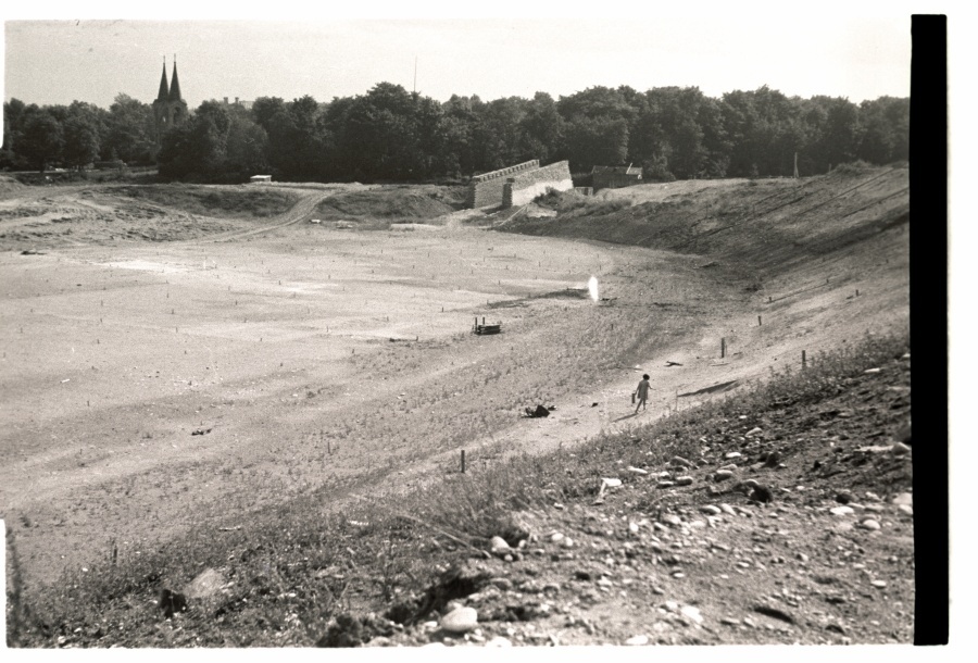 Tallinn, uue staadioni ehitamine Kaarli kalmistu juures.