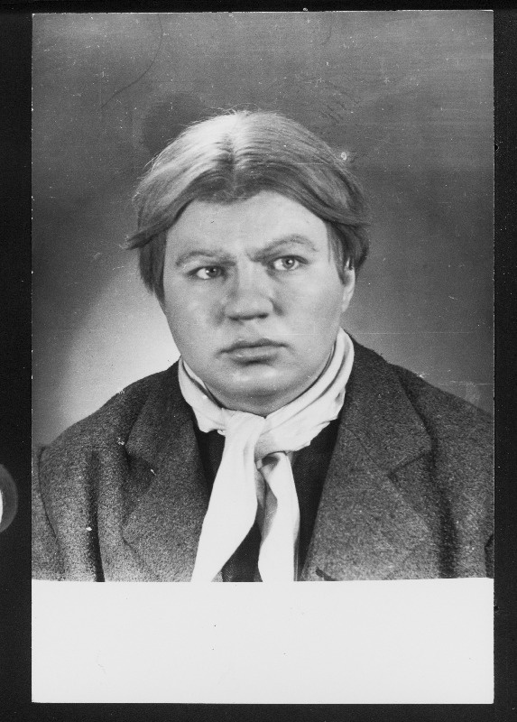 Stseen O. Lutsu jutustuse Kevade dramatiseeringust. Tõnisson - Kalju Karask.