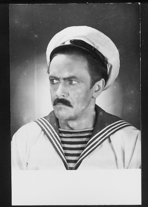 Osatäitja K. Trenjovi näidendis Ljubov Jarovaja V. Kingissepa nimelises Tallinna Riiklikus Draamateatris.