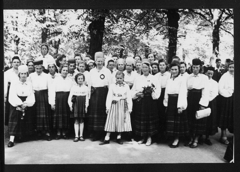 12. üldlaulupeost osavõtjad enne rongkäigu algust.