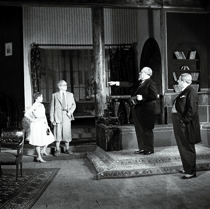 Leili Bluumer Eha, Jaanus Orgulas Lembitu, Arno Suurorg Jeremias Suurkuke, Alfred Rebane Rasmus Noorkikka osas H. Raudsepa komöödias Põrunud aru õnnistus.