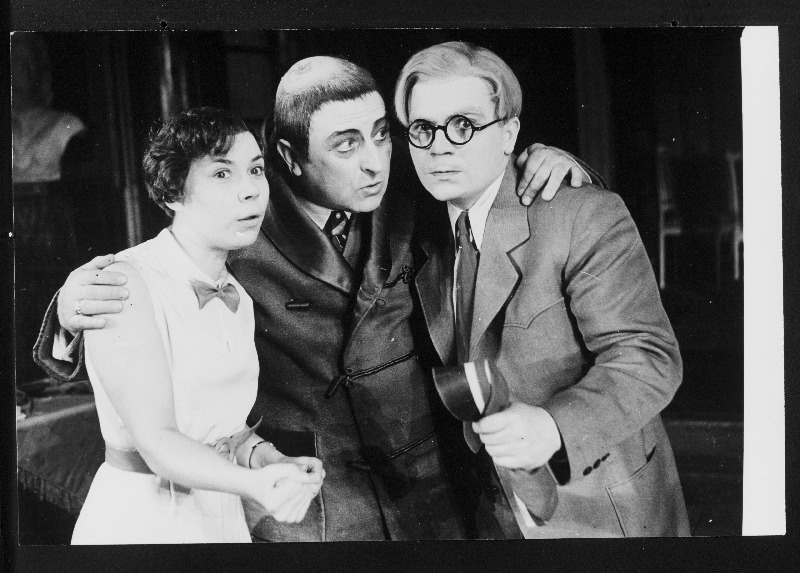 Leili Bluumer Eha, Alfred Rebane Rasmus Noorkikase, Jaanus Orgulas Lembitu osas H. Raudsepa komöödias Põrunud aru õnnistus.