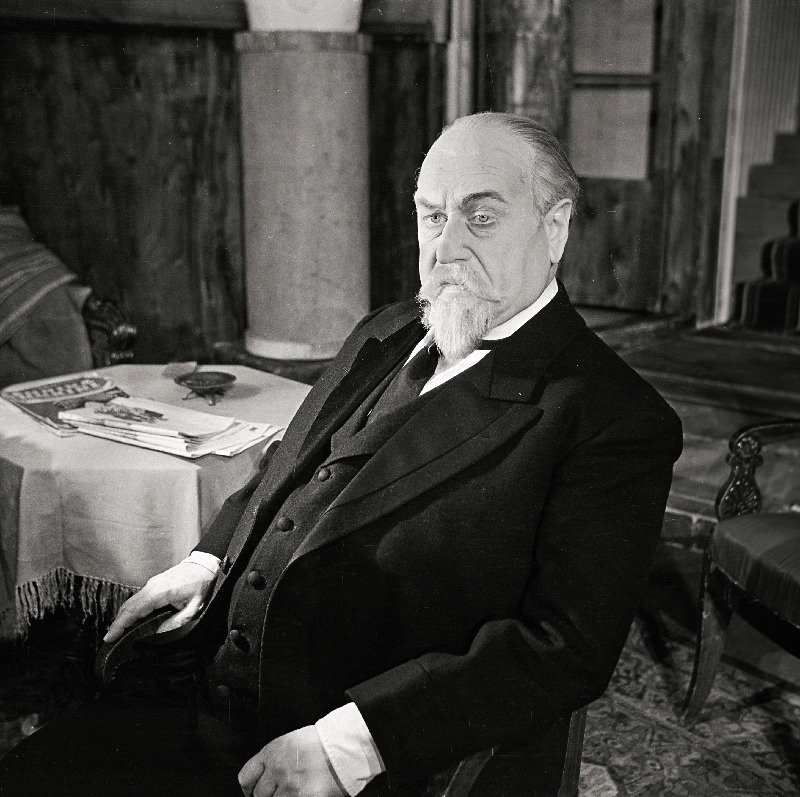 Stseen H. Raudsepa komöödiast Põrunud aru õnnistus. Jeremias Suurkukk - Arno Suurorg.