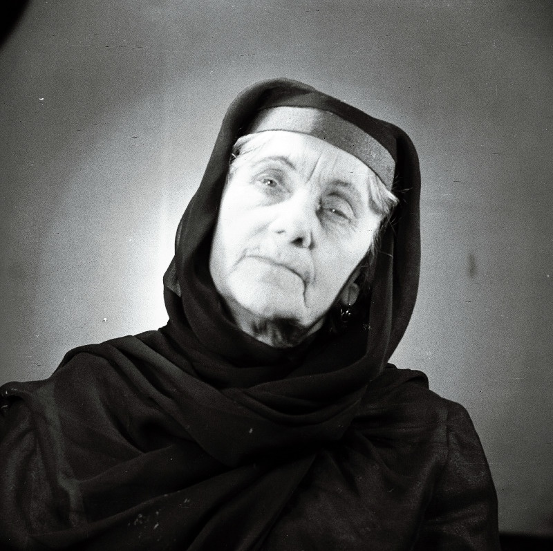 Näitleja Anna Tamm Elpitena M. Baratašvili komöödias Ritsikas.