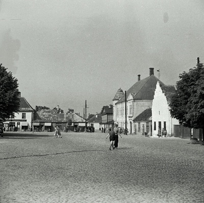 Vaade Kingissepa linna keskväljakule.  similar photo