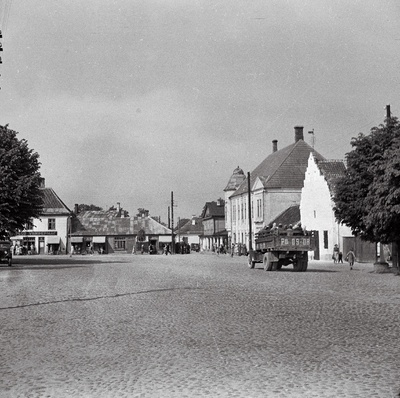 Vaade Kingissepa linna keskväljakule.  similar photo