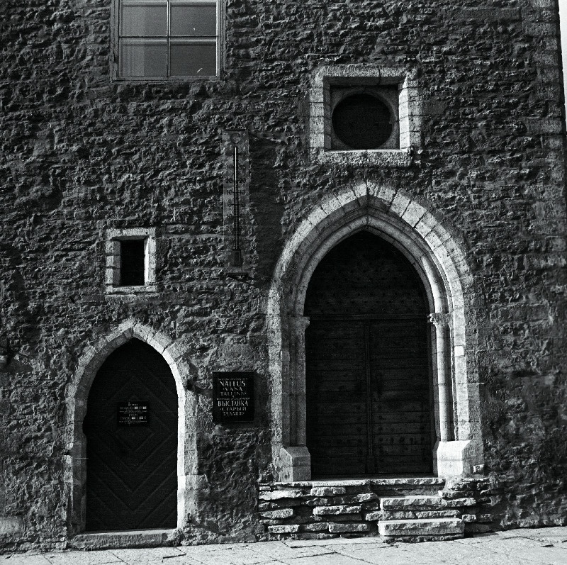 Tallinna Raekoja peaportaal.