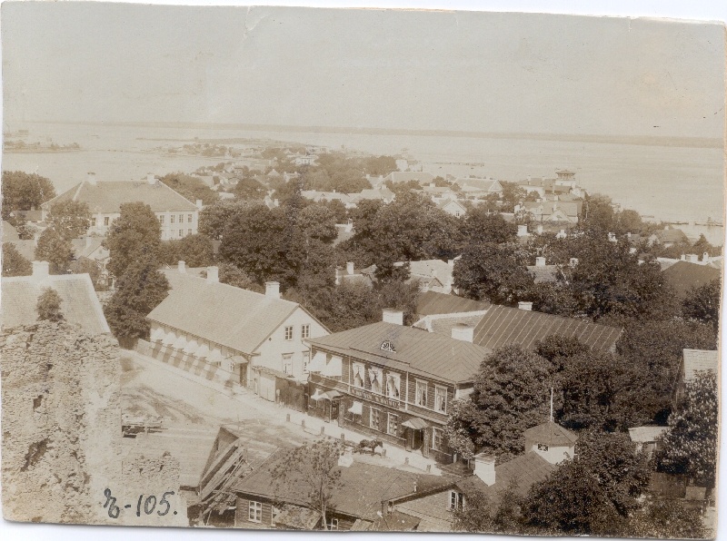 Foto. Haapsalu vaade linnulennult Suure holmi suunas. Umbes 1900.