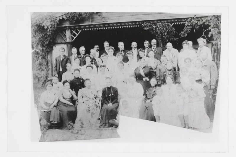 Suur pidu Kuusna mõisas - pildil peoseltskond