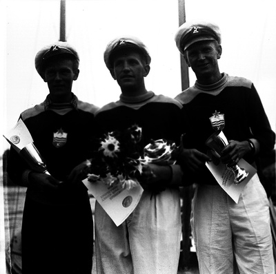 NSV Liidu tšempionid purjespordis (vasakult) Gunnar Prits, Ants Raud ja Hans Kaasik.  similar photo