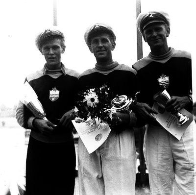 NSV Liidu tšempionid purjespordis (vasakult) Gunnar Prits, Ants Raud ja Hans Kaasik.  similar photo