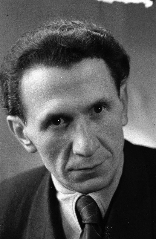 Juhkum, Aleksander - Lõuna-Eesti Teatri direktor.