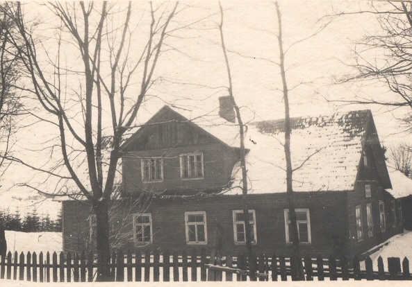 Foto. Plaani 6-kl. Kool, vaade küljelt.