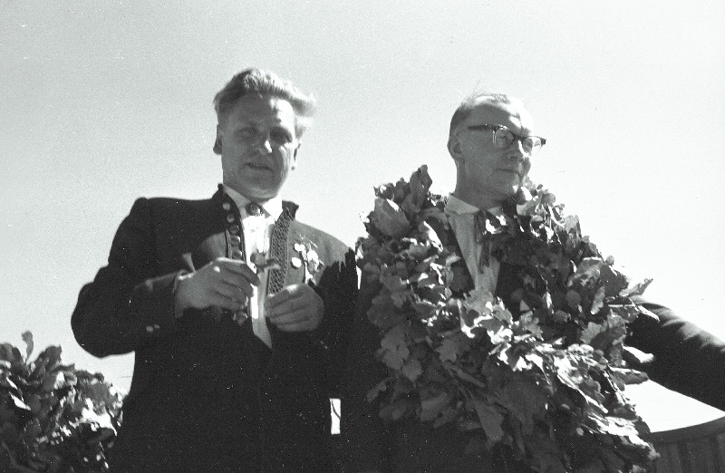 Eesti NSV XV üldlaulupeo naiskooride üldjuhid Richard Ritsing ja Aado Velmet.