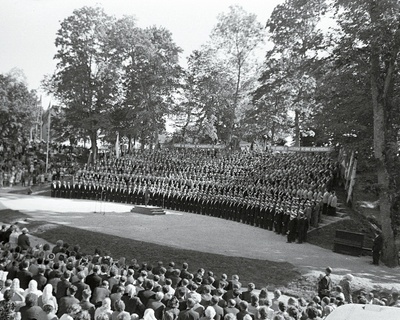 Vaade laululavale Viljandis toimunud meeste laulupäeva ajal.  similar photo