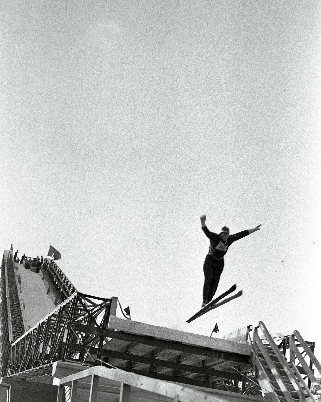 Mustamäe suurel suusahüppemäel.