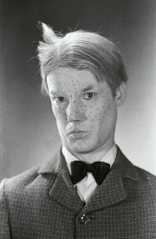 Ervin Abel Kiire osas Kevade dramatiseeringus O. Lutsu samanimelise jutustuse järgi.