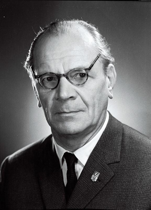 Nuude, Rudolf - V. Kingissepa nimelise TRA Draamateatri näitleja.