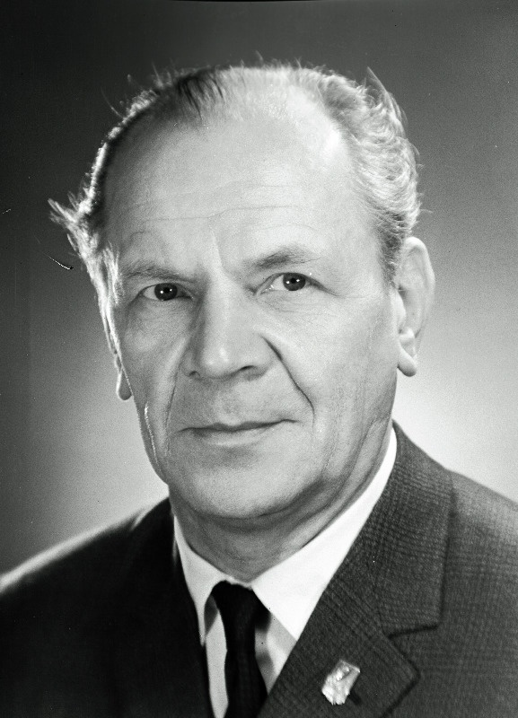 Nuude, Rudolf - V. Kingissepa nimelise TRA Draamateatri näitleja.