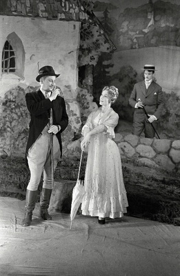 Stseen O. Lutsu jutustuse Suvi dramatiseeringust V. Kingissepa nimelises TRA Draamateatris, Toots - Karl Kalkun, Teele - Linda Rummo, Kiir - Ervin Abel.  similar photo