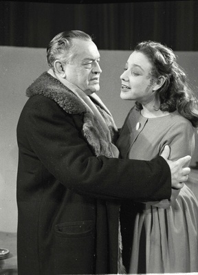 Stseen N. Hikmeti ja V. Tuljakova näidendist Kaks kangekaelset V. Kingissepa nimelises TRA Draamateatris, Daša - Inna Taarna, Leonid Sergejevitš - Voldemar Alev.  duplicate photo